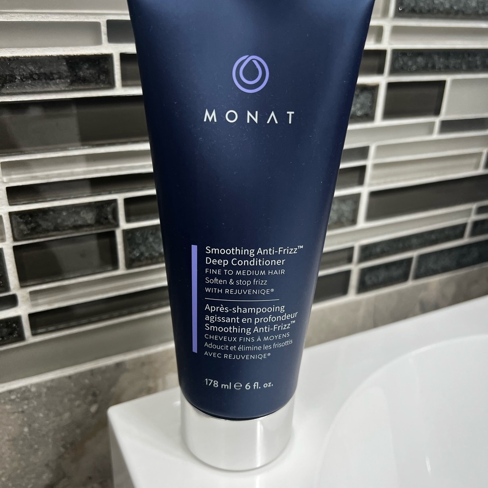 MONAT Smoothing Anti-Frizz Deep Conditioner - Navy